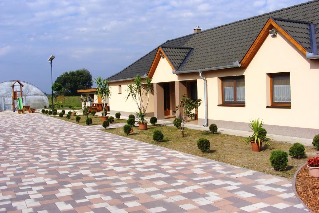 Szerencsecsillag Vendeghaz Kiskoros Exterior photo