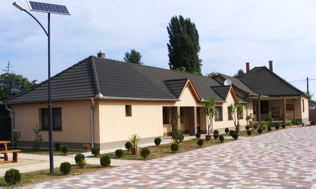 Szerencsecsillag Vendeghaz Kiskoros Exterior photo