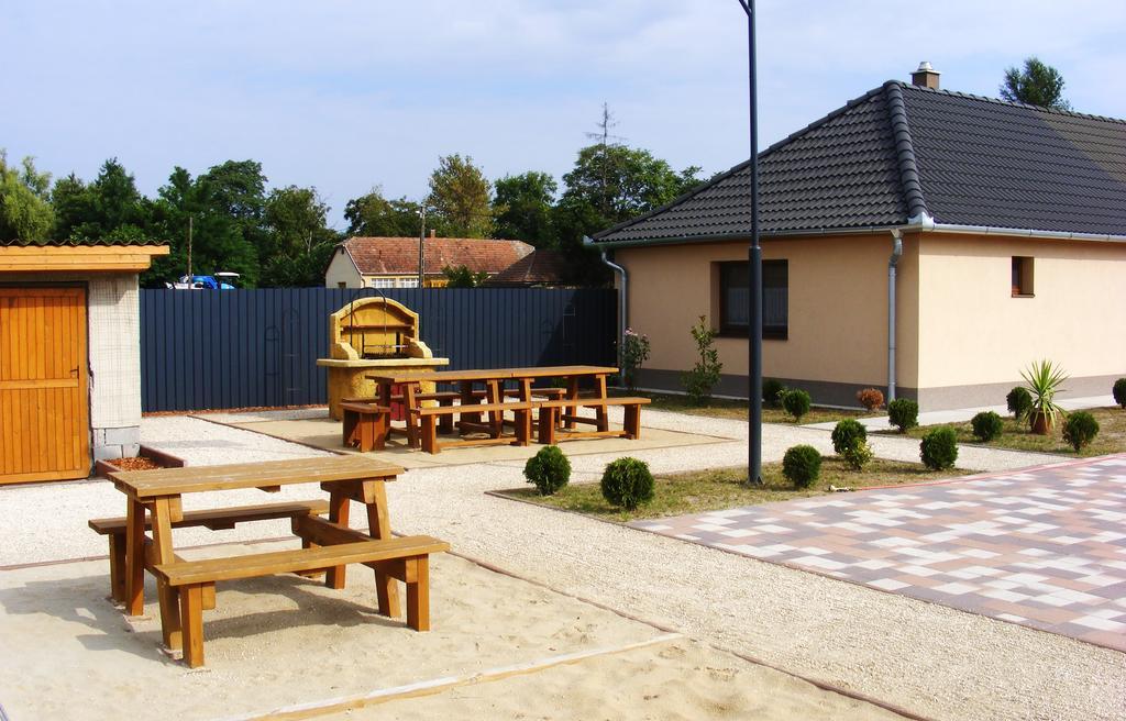 Szerencsecsillag Vendeghaz Kiskoros Exterior photo