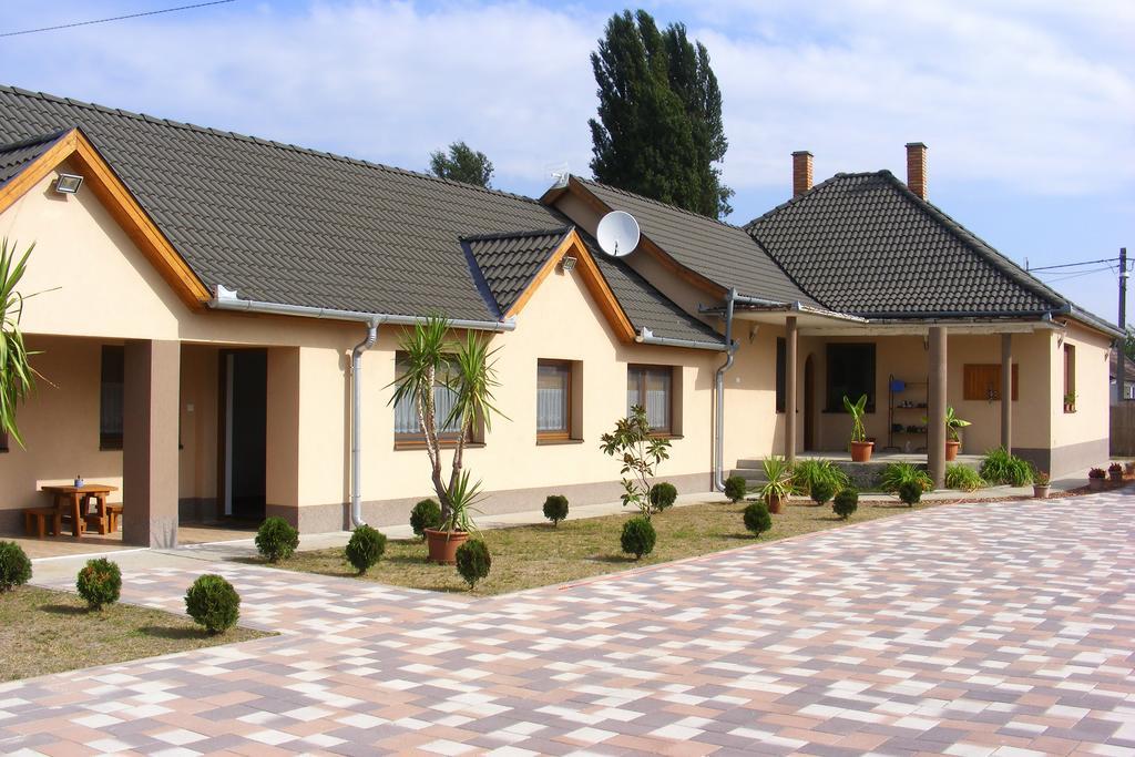 Szerencsecsillag Vendeghaz Kiskoros Exterior photo