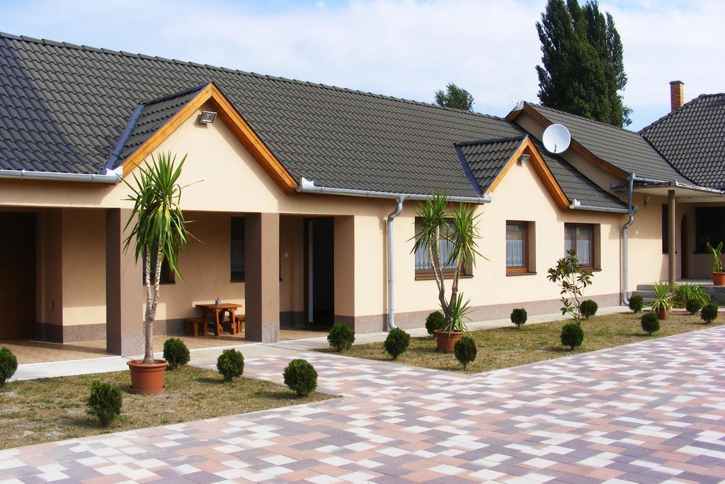 Szerencsecsillag Vendeghaz Kiskoros Exterior photo