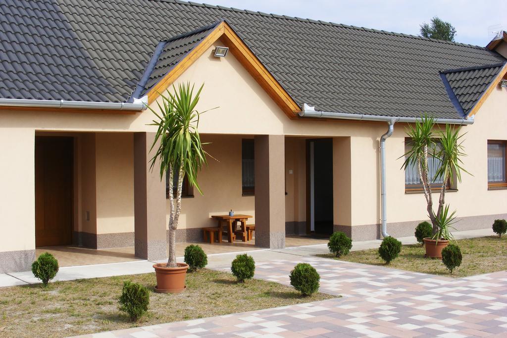 Szerencsecsillag Vendeghaz Kiskoros Exterior photo