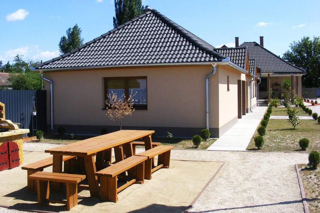 Szerencsecsillag Vendeghaz Kiskoros Exterior photo