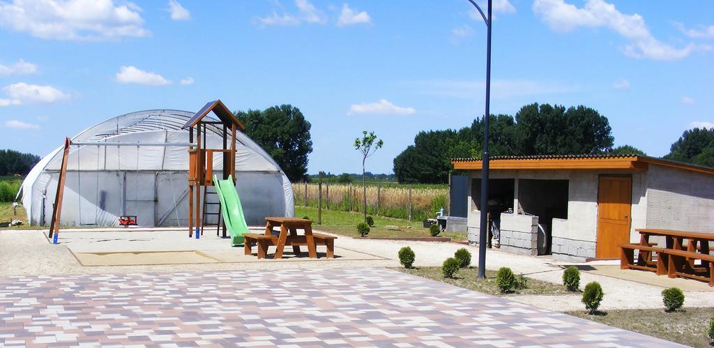 Szerencsecsillag Vendeghaz Kiskoros Exterior photo